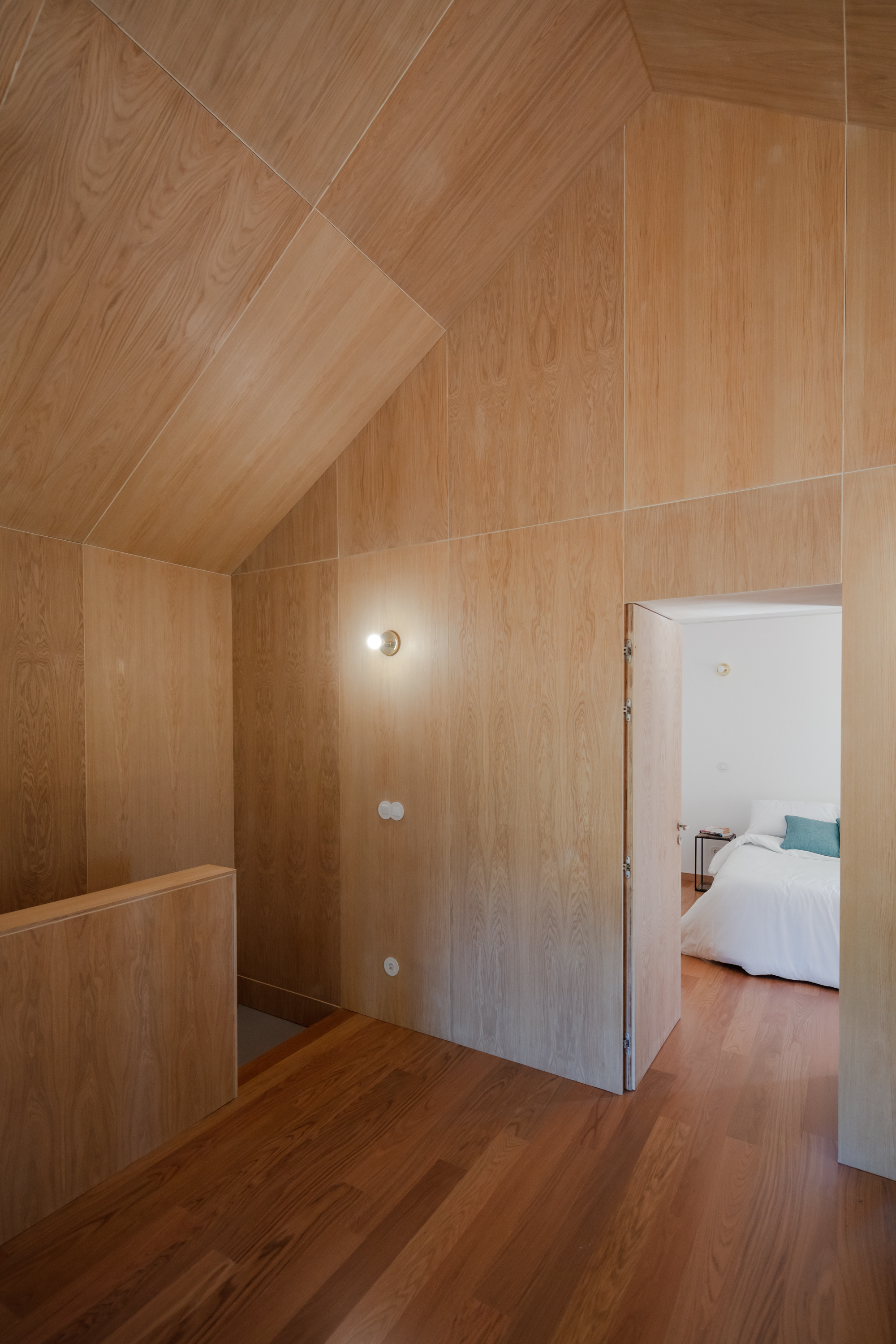 Gallery of MCR2 House / Filipe Pina + Maria Ines Costa - 5