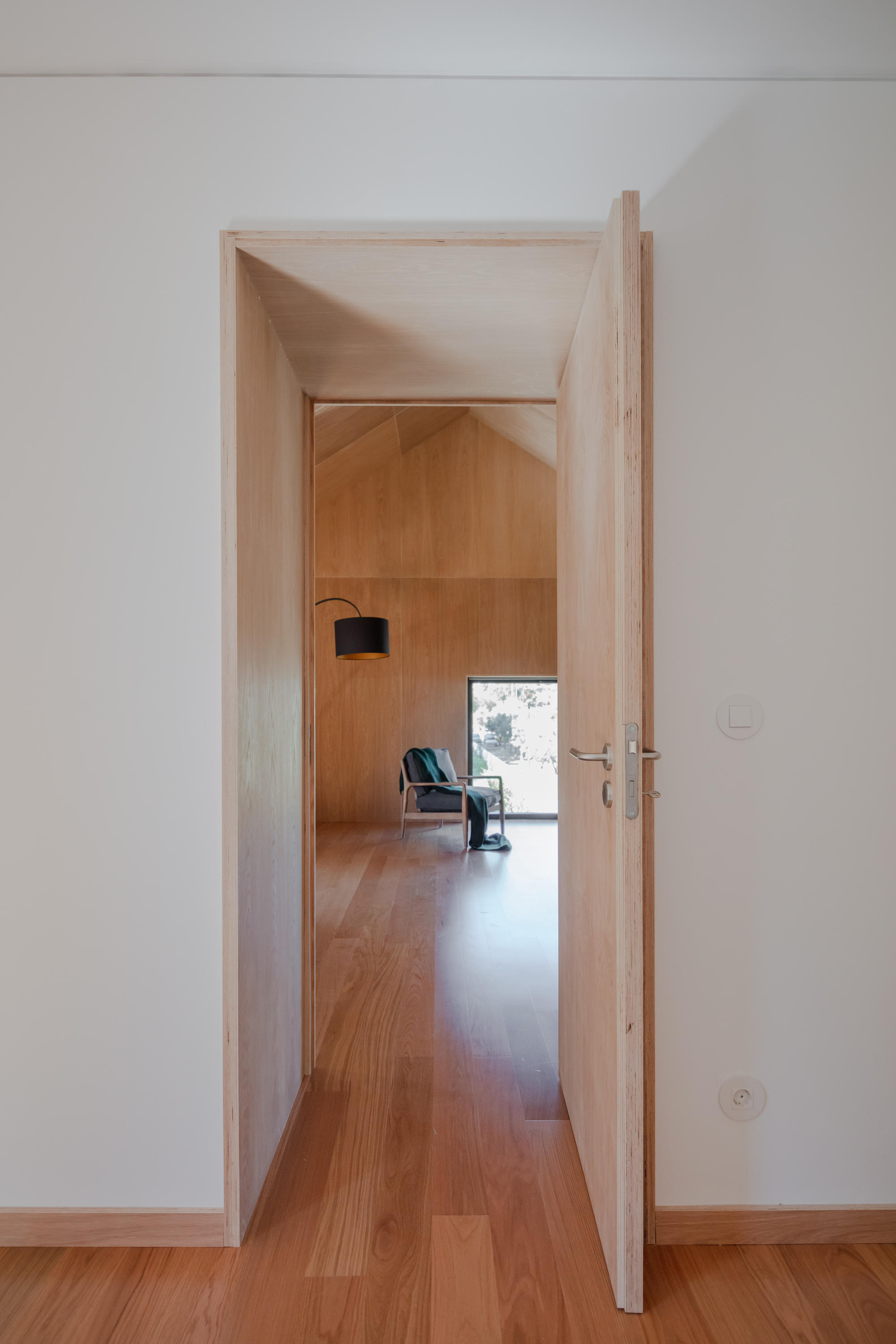 Galeria de Casa MCR2 / Filipe Pina + Maria Ines Costa - 22