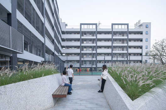 Reforma Conjunto Residencial Jakeli / MOZHAO ARCHITECTS - Imagem 3 de 32