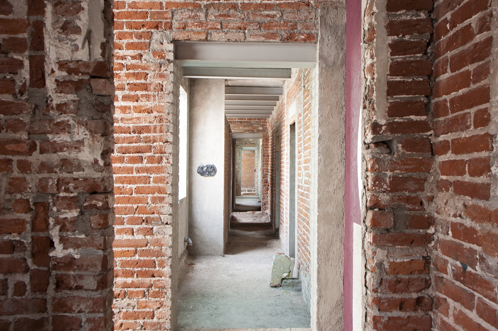 Galería de 'El Castillo de los Ladrillos Rotos', una exposición de