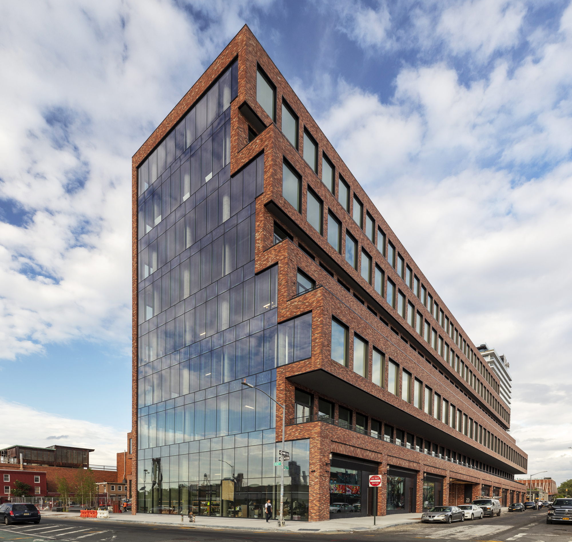 Gallery of 25 Kent Building / Gensler + HWKN 4