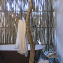 Roots House / Triplex Arquitetura - Interior Photography, Interior Design, Bathroom, Beam, Fence