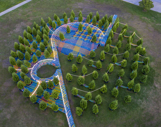 Into the Hedge Temporary Landmark / SO-IL Into the Hedge Temporary Landmark / SO-IL - Image 1 of 7