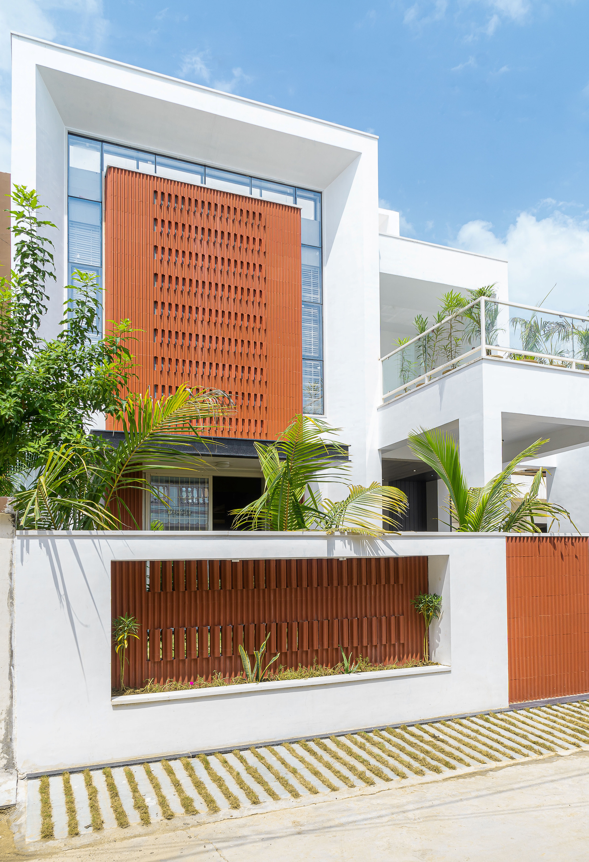 Gallery of Clay Screen House / Manoj Patel Design Studio 2