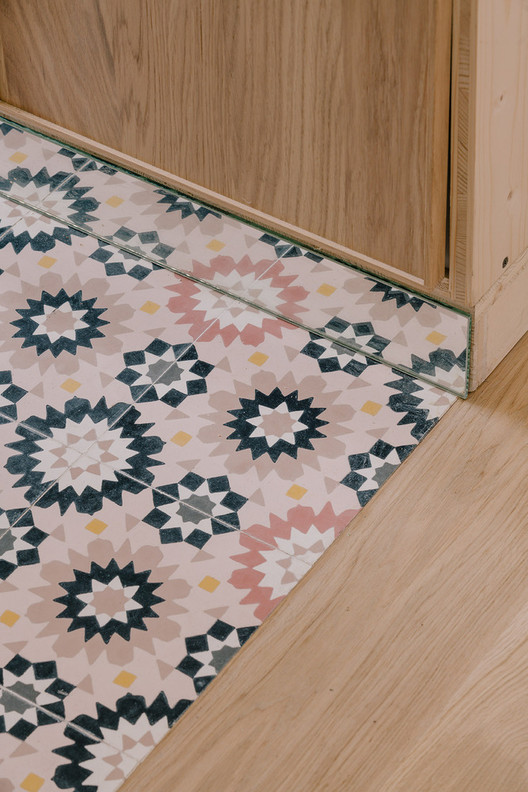 What are the best wall and floor coverings for bathrooms? - Image 3 of 29