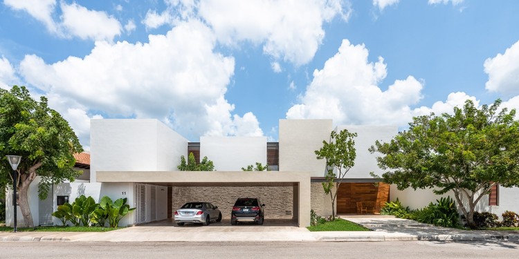 Pedregal House / R79 - Houses