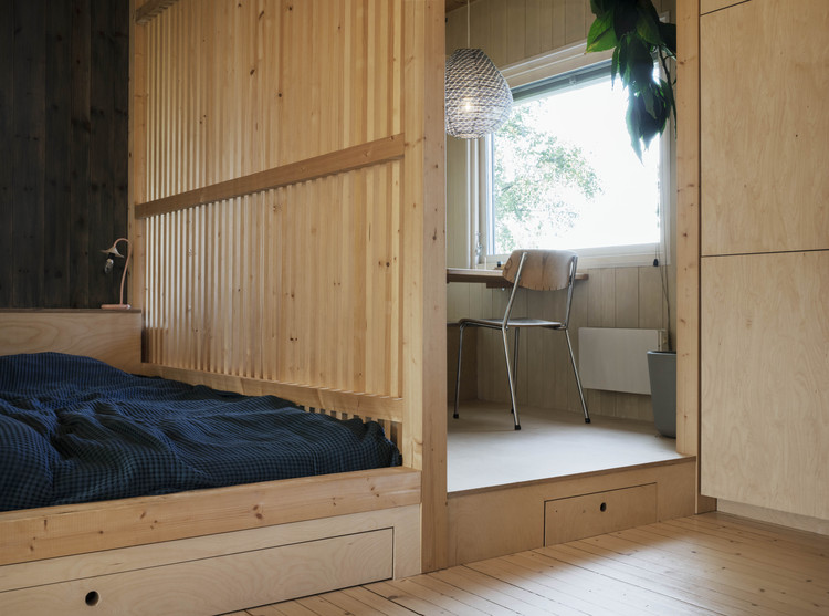 Wood Slat Shotgun House / Austigard Arkitektur - Bed, Bedroom, Windows