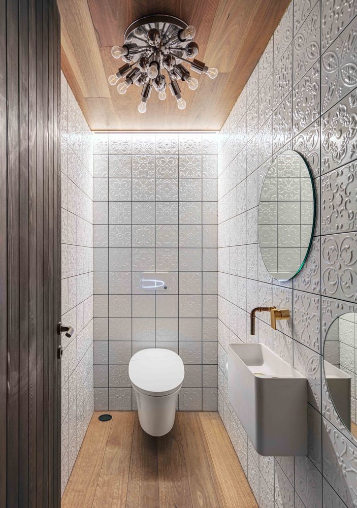 丛林小屋，当历史与树木的味道交织 / CplusC Architects + Builders - 室内图, 卫生间, 水槽, 灯