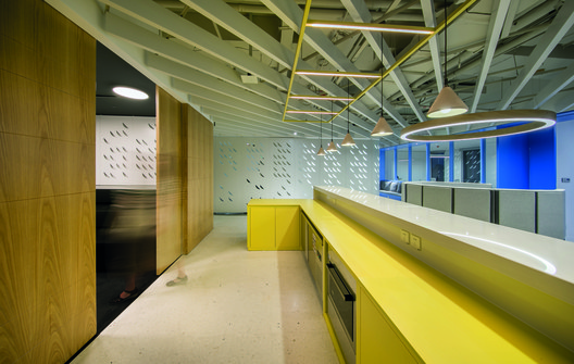 14 creatives develop interventions with the colors that will set trends in 2020 - Image 13 of 26