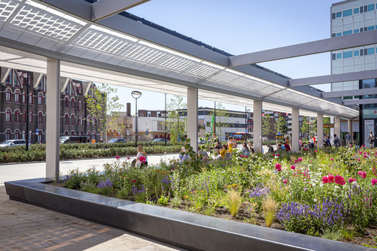 Bus Station Tilburg / architectenbureau cepezed - Facade, Garden