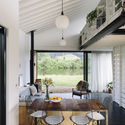River Retreat House / Edwards White Architects - Interior Photography, Table, Chair, Beam