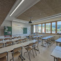 Escuela en Cuges-les-Pins / Antoine Beau Architecture + Kaboom Architecture - Imagen 3 de 34