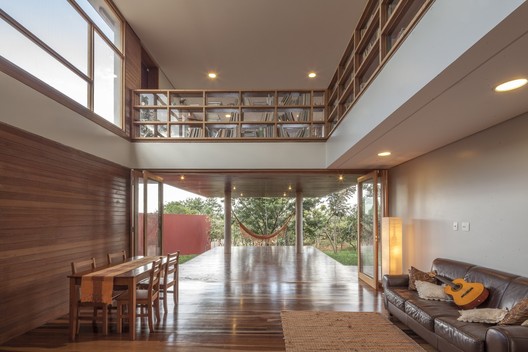 Casas brasileiras: 20 residências com piso de madeira - Imagem 6 de 21