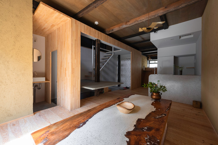 Mugen Plus Guesthouse / ENDO SHOJIRO DESIGN + td-Atelier - Table, Beam, Chair, Bedroom