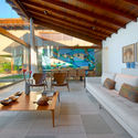 Casa Madeira  / Celso Laetano Arquitetura - Mesa, Sofá, Viga, Terraço, Pátio