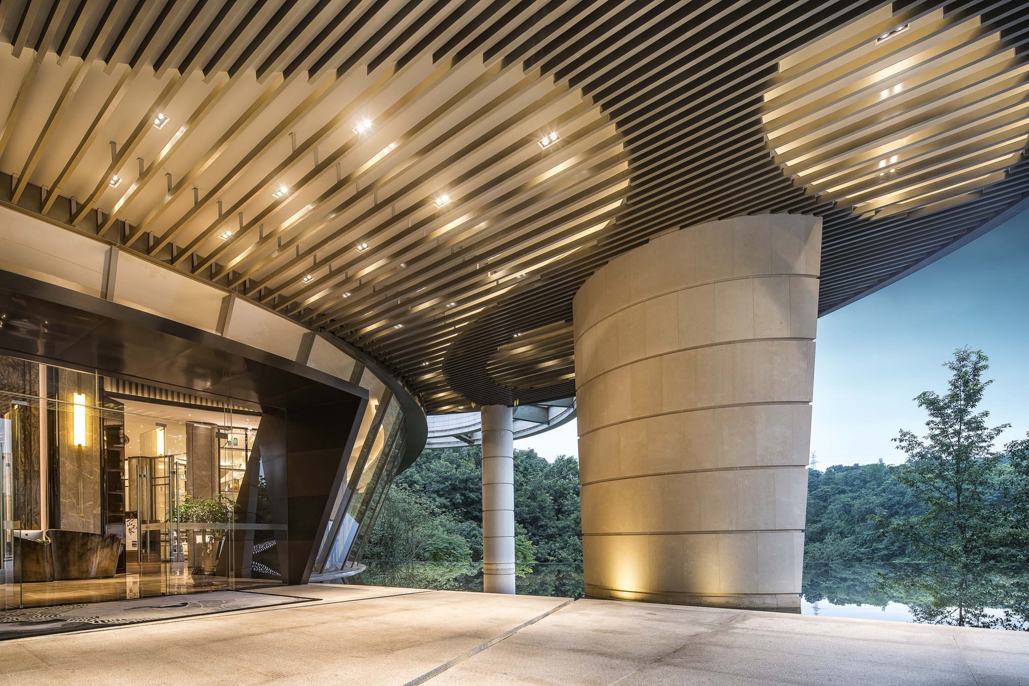 Gallery of The LOOP Gallery /LWK + PARTNERS - 15