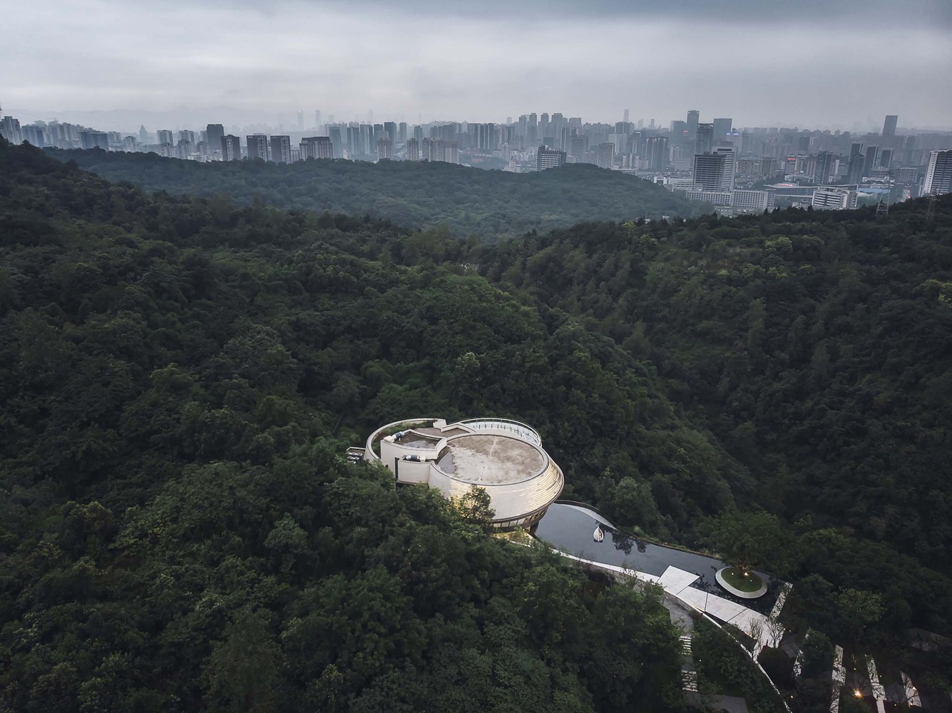 Gallery of The LOOP Gallery /LWK + PARTNERS - 7