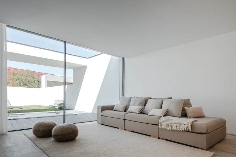 Casa Argivai / Raulino Silva - Sofá