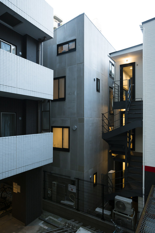 Casa Compacta En Kuramae Kawakubo Tomoyasu Architects Associates Casa Compacta En Kuramae Kawakubo Tomoyasu Architects Associates