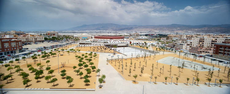 Regeneración urbana Parque de los bajos / EMAC - Imagen 1 de 17