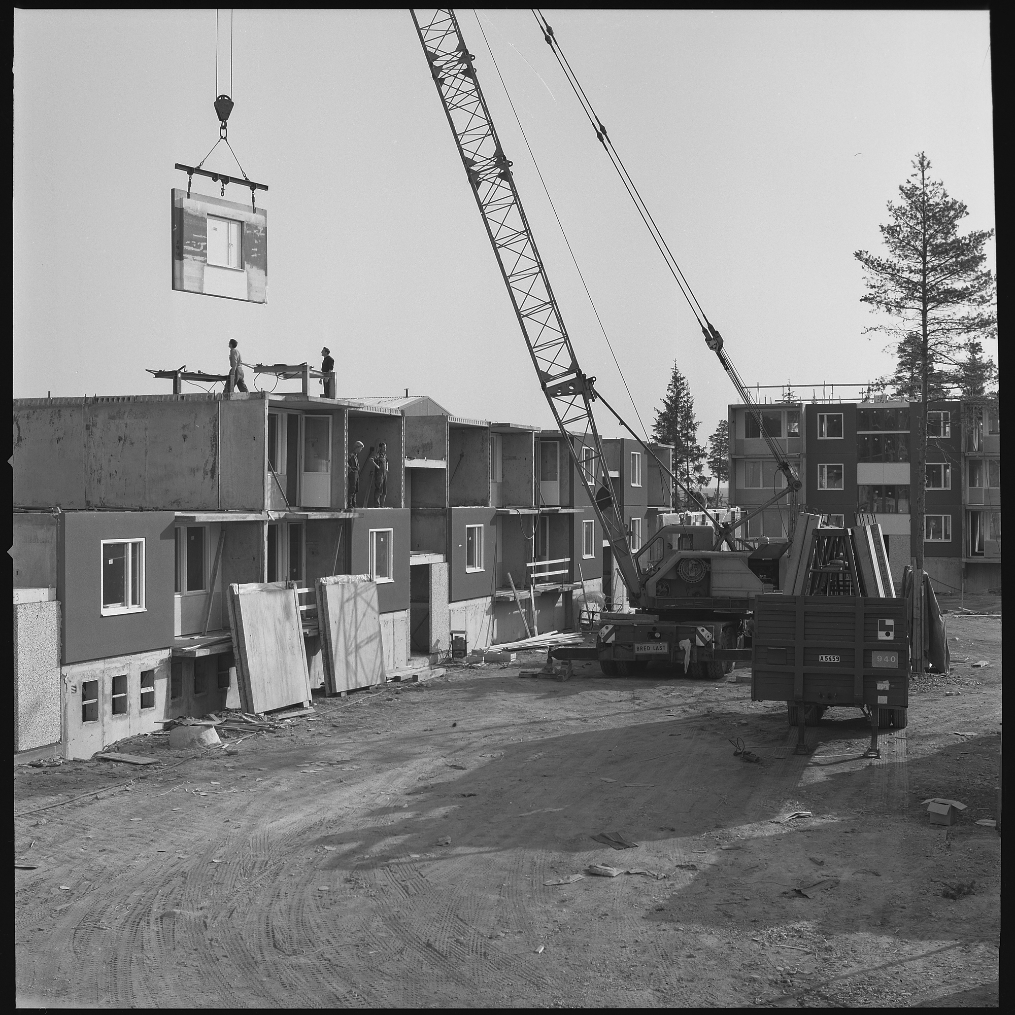 Gallery of Flying Panels – How Concrete Panels Changed the World - 3