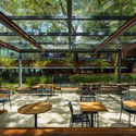Alameda Restaurant / Biselli Katchborian Arquitetos + Zanatta Figueiredo  - Exterior Photography, Table, Chair, Beam