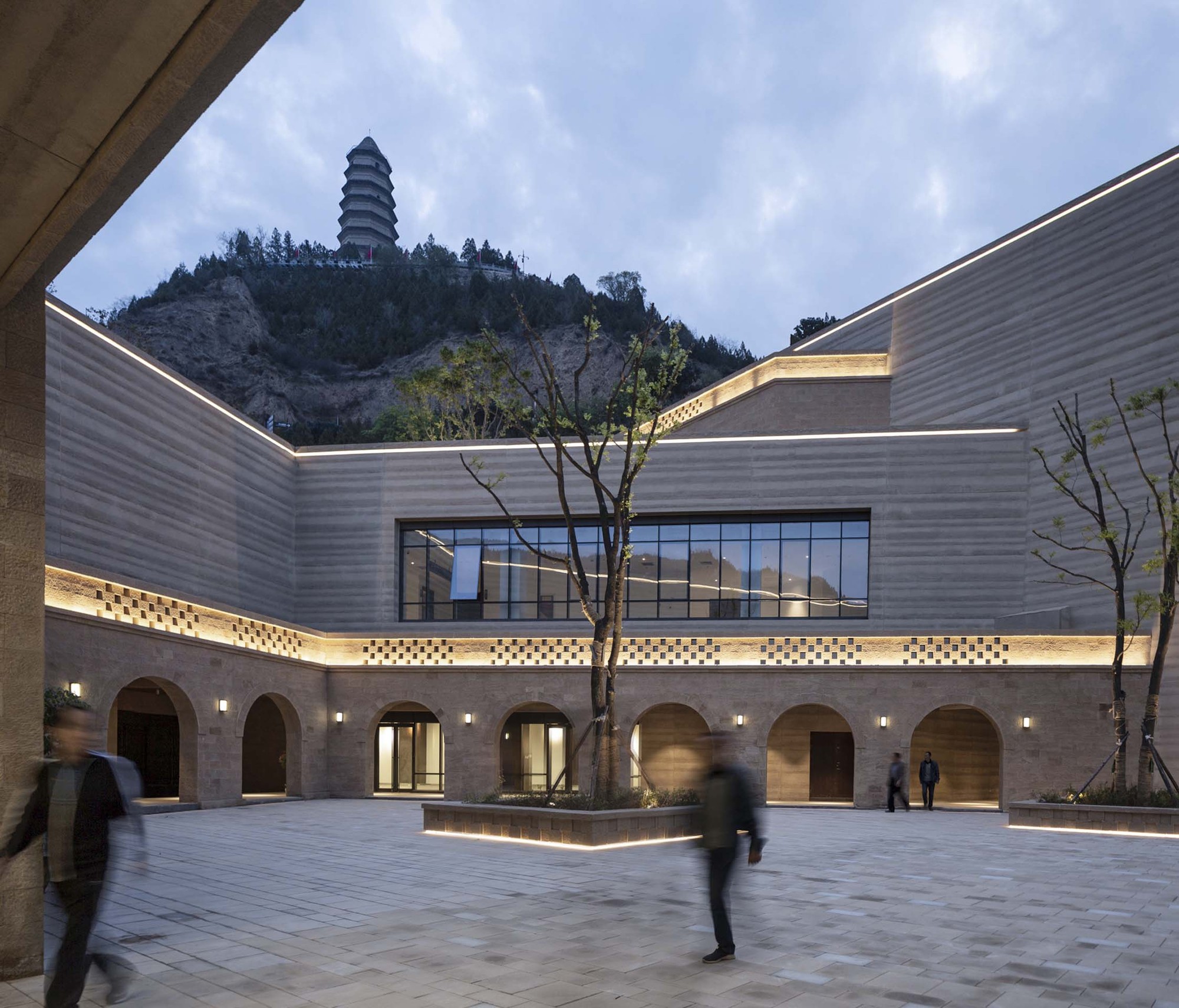 Gallery of Yan’an Baota Mountain Tourist Centre / THAD - 17
