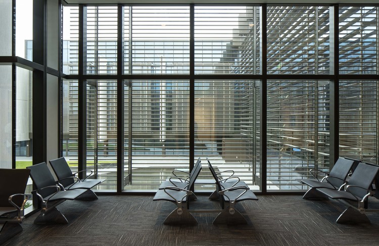 Christchurch Justice and Emergency Services Precinct  / Warren and Mahoney, Opus Architekten, Cox Architecture - Windows, Chair