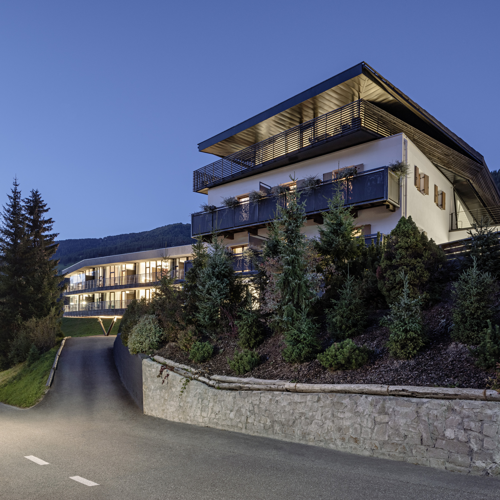 Gallery of Strata Hotel Continuous Extension / Plasma Studio 11