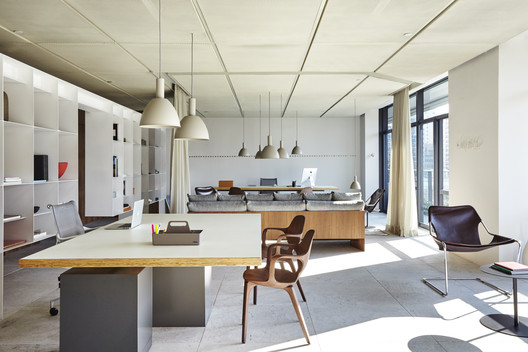 JL Madeira Office / Metro Arquitetos Associados JL Madeira Office / Metro Arquitetos Associados - Image 6 of 16