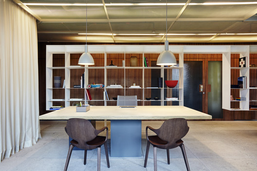 JL Madeira Office / Metro Arquitetos Associados JL Madeira Office / Metro Arquitetos Associados - Image 2 of 16