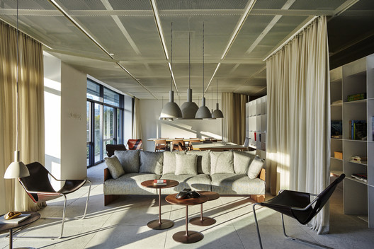 JL Madeira Office / Metro Arquitetos Associados JL Madeira Office / Metro Arquitetos Associados - Image 7 of 16