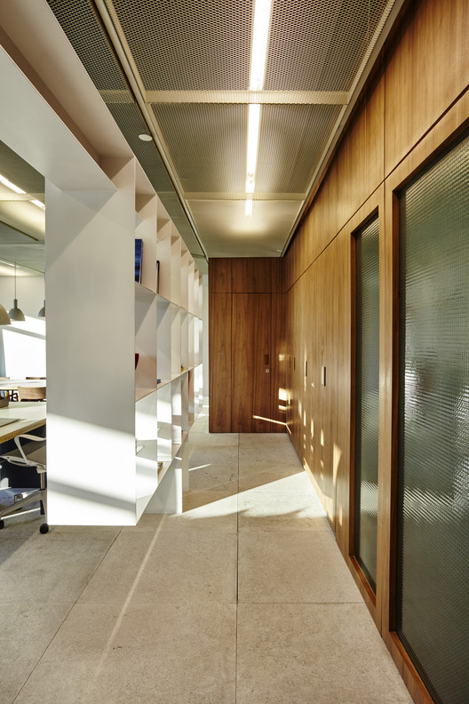 JL Madeira Office / Metro Arquitetos Associados JL Madeira Office / Metro Arquitetos Associados - Image 5 of 16