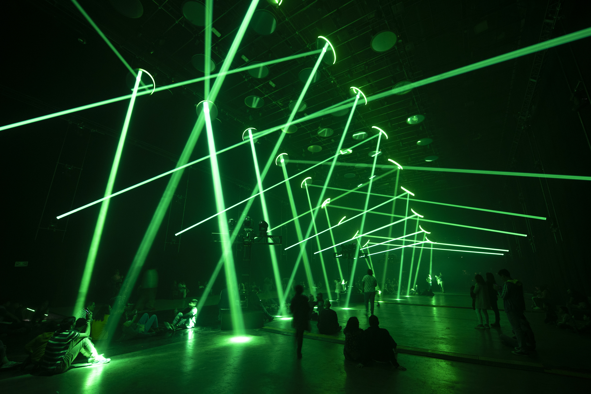 Galería de SKALAR: una instalación inmersiva que combina luces, sonido