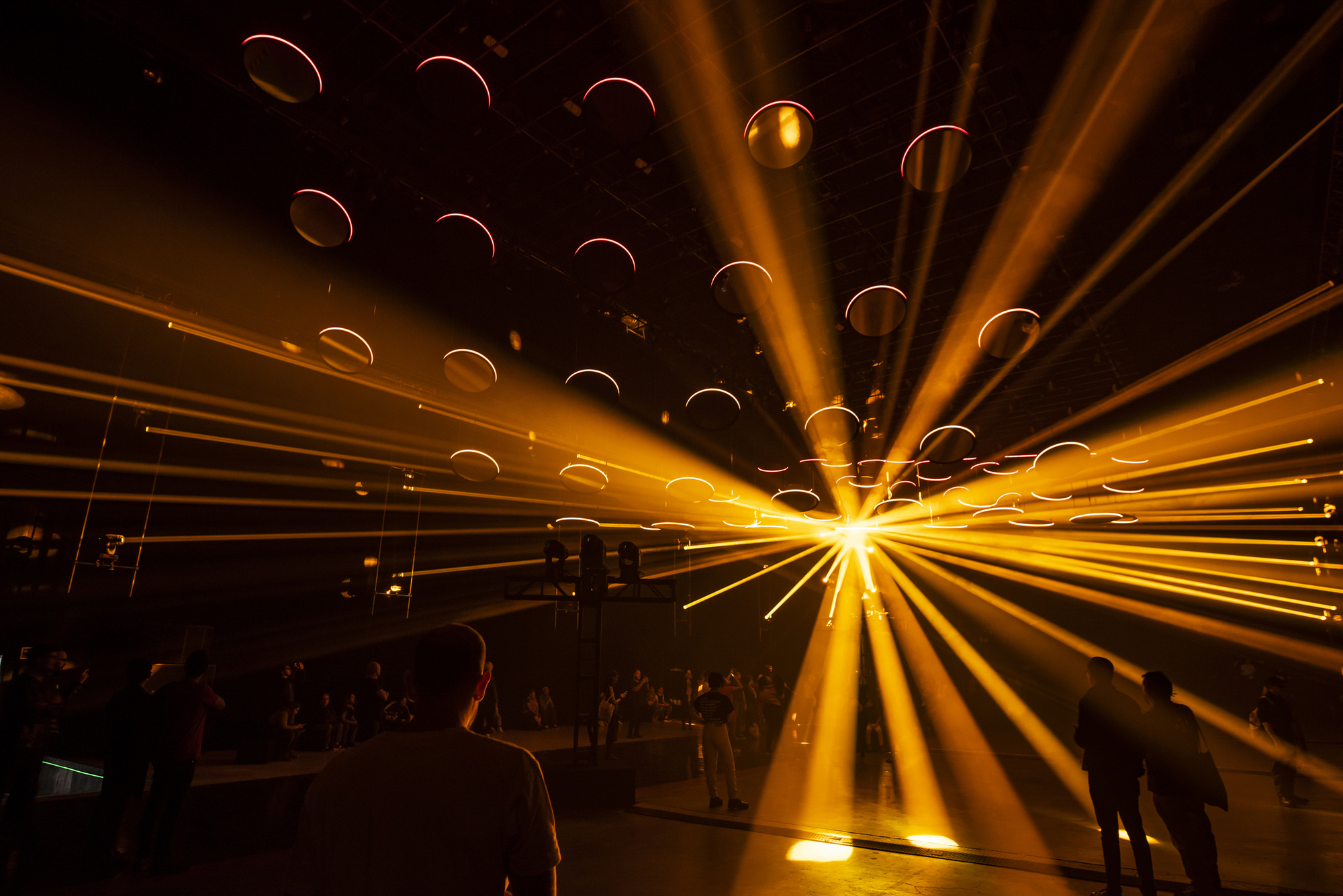 Galería de SKALAR: una instalación inmersiva que combina luces, sonido