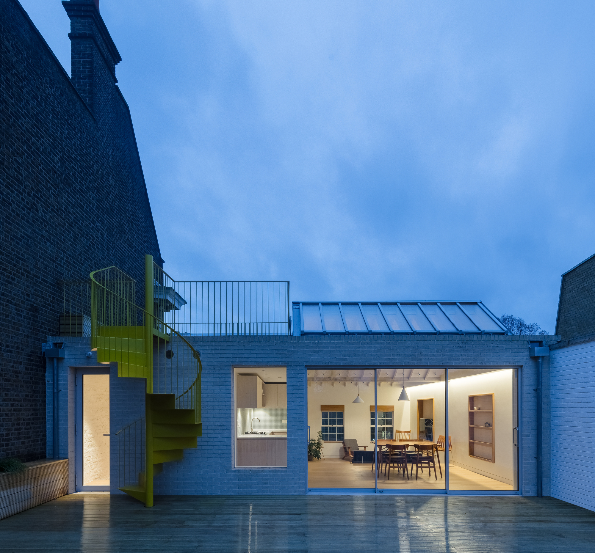 Galería de Mile End Road Apartment Refurbishment / Vine Architecture