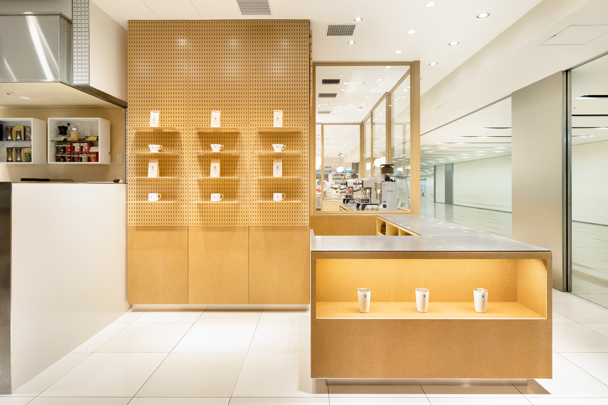 Gallery of Blue Bottle Coffee Daimaru Tokyo Cafe Stand / Schemata