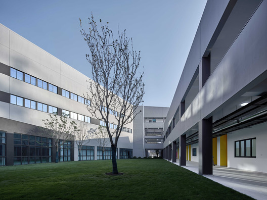 Hefei North City Central Park Primary And Middle School / Shanghai Tianhua Architecture Planning & Engineering - Image 3 of 53