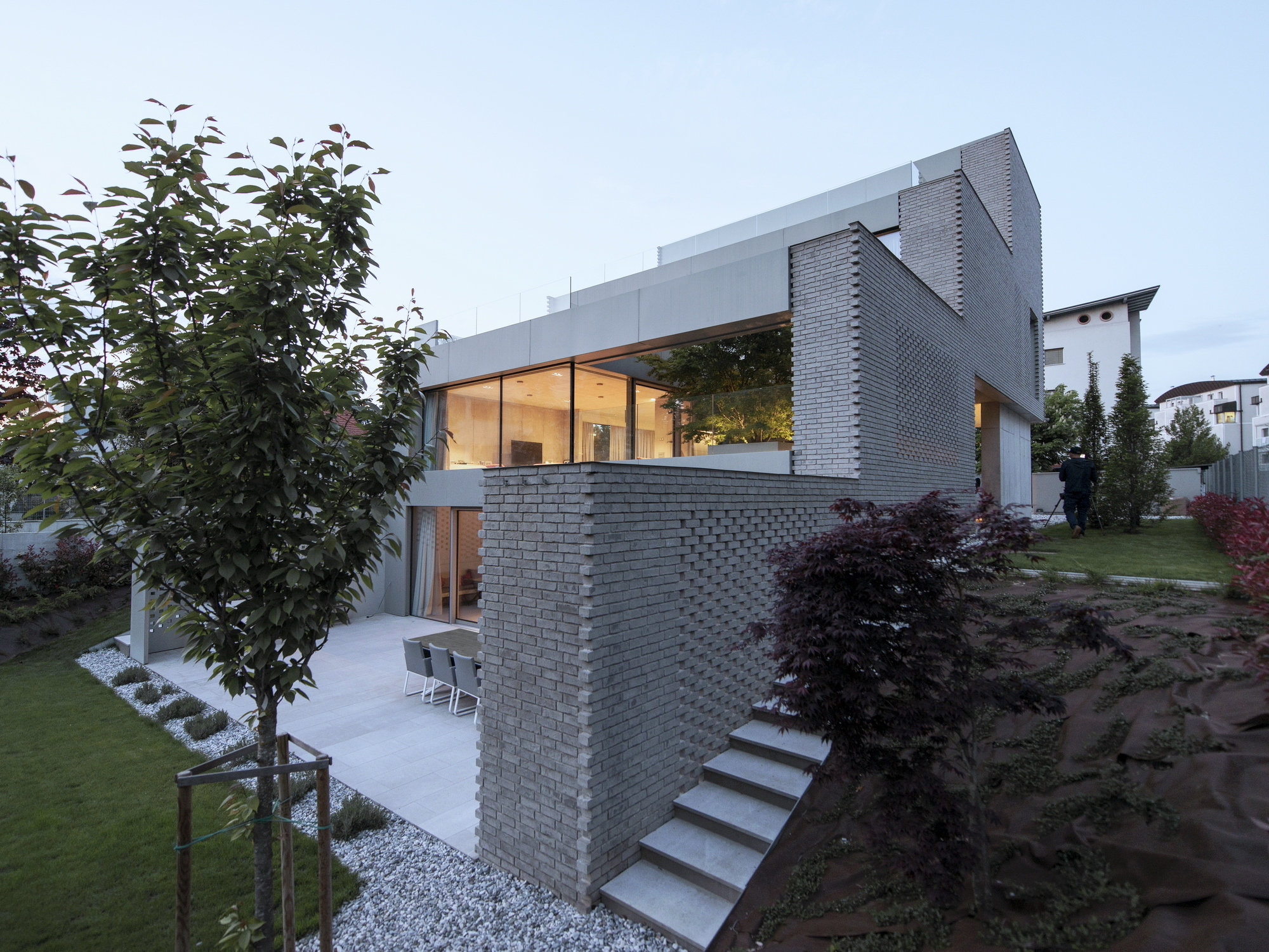 разноуровневый интерьер. дом паула.