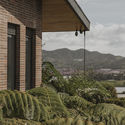 13 - C79 House / Base taller: Nh&agrave; vườn nghỉ dưỡng dưới ch&acirc;n đồi th&acirc;n thiện với thi&ecirc;n nhi&ecirc;n