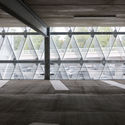 P22a停车楼，会呼吸的表皮 / wulf architekten - 停车场