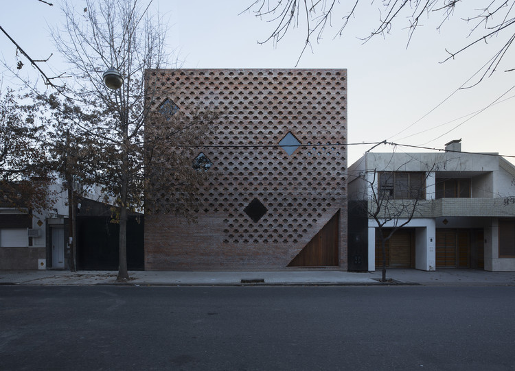 Casa de Ladrillos / Diego Arraigada Arquitectos, © Gustavo Frittegotto