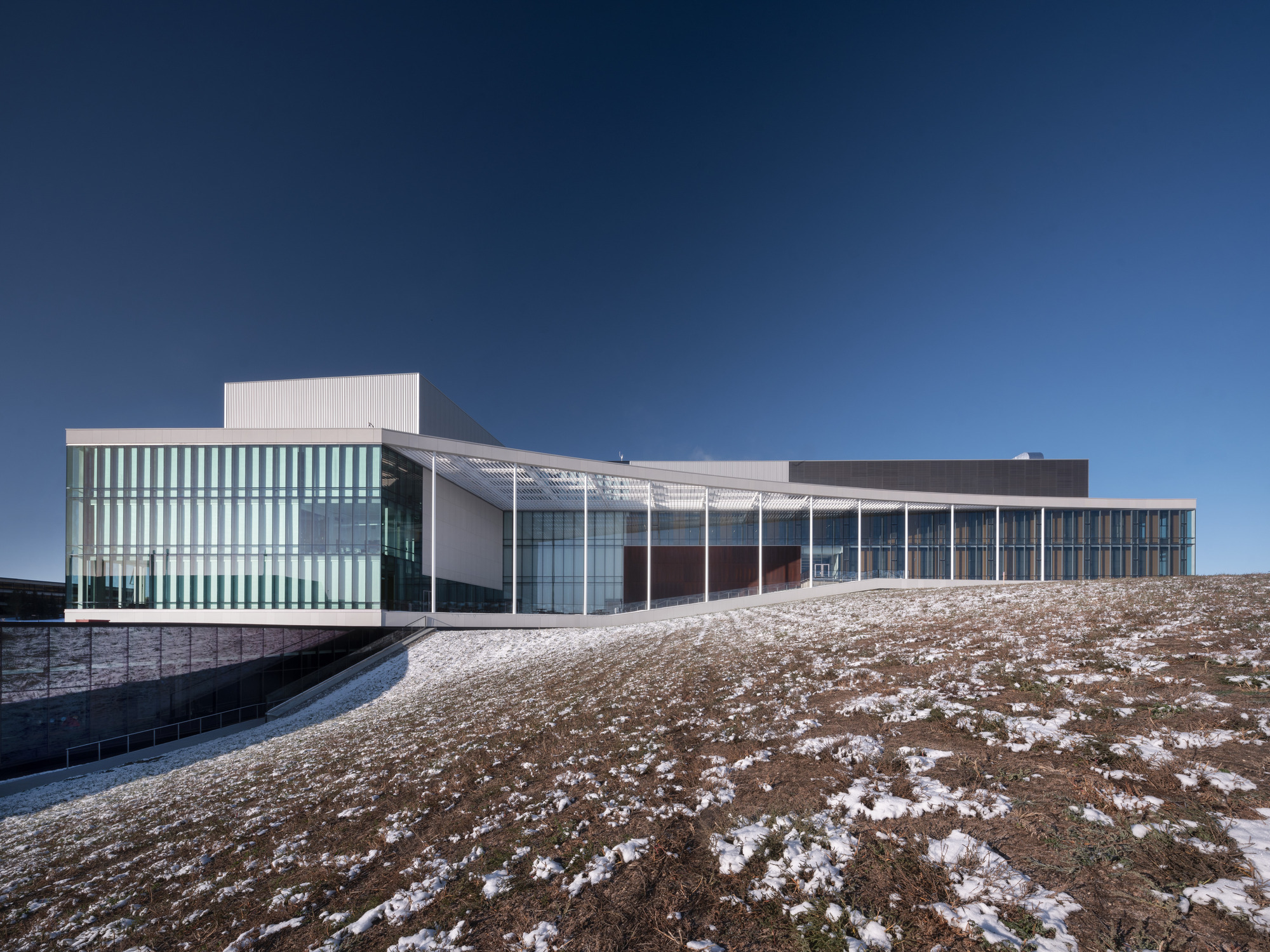 Science Commons Gallery of University of Lethbridge Science Commons / KPMB Architects ...