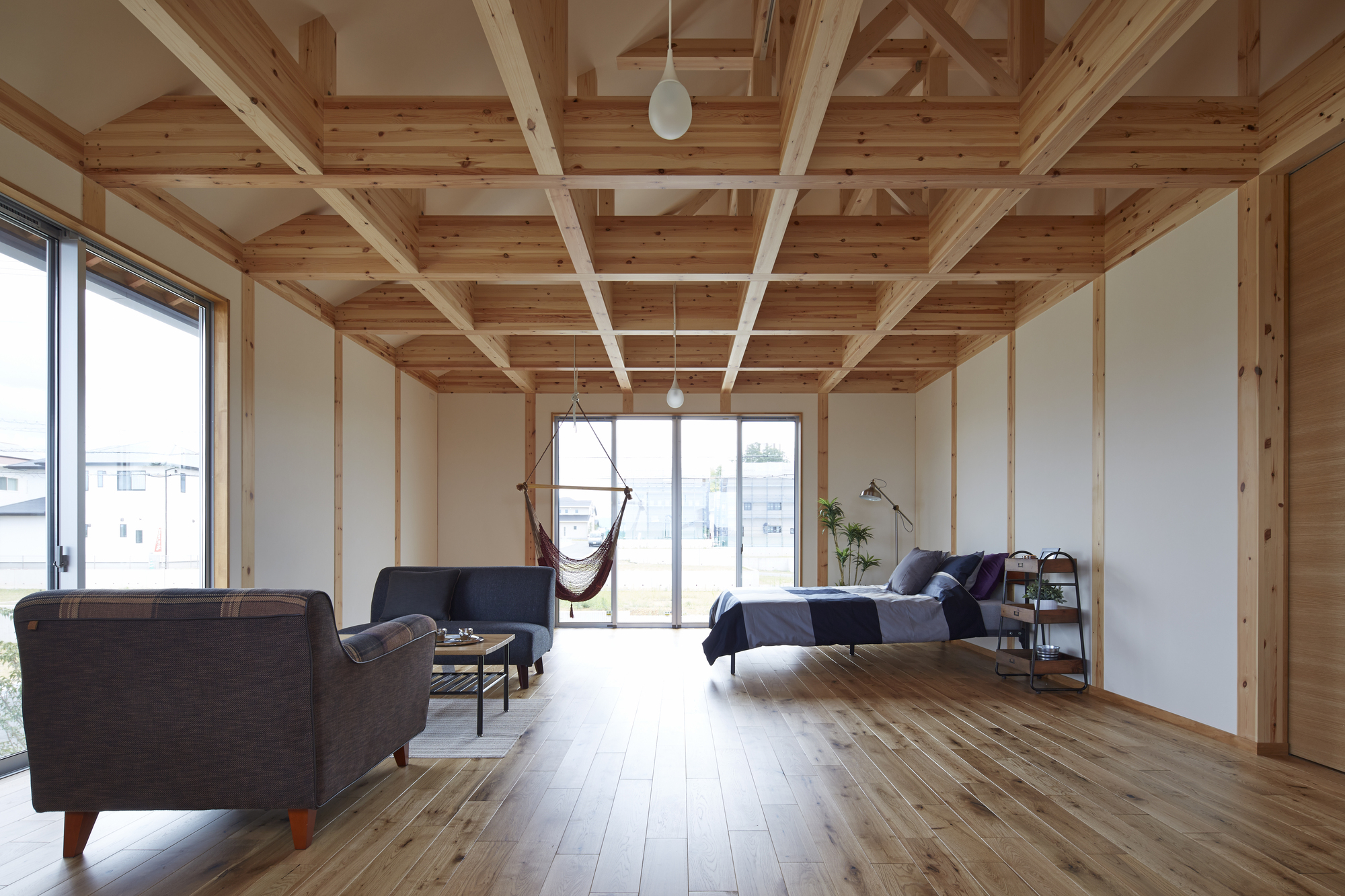 画廊 日本木屋,裸露木结构 / Royal House Co. - 9