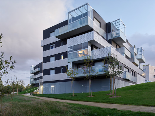 Les Prairies de Maxime Residential Building / a/LTA architectes urbanistes - Image 2 of 25