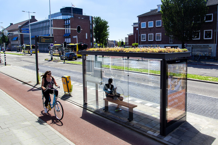 Bus Stops: Good Impression or Frustration in Public Transit - Image 1 of 3