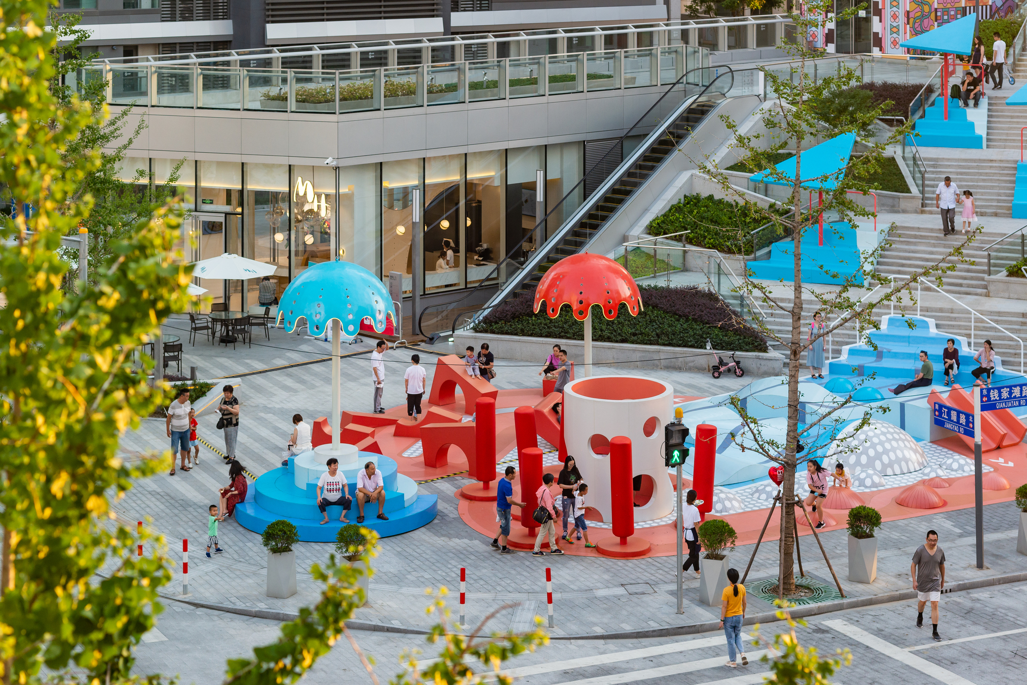 Gallery of Crystal Pool / 100 Architects 21