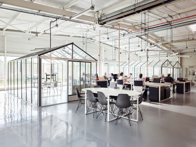 SAMMODE Research & Development Center / FREAKS Architecture - Table, Chair, Windows, Beam