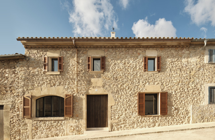 Vivienda GR13 “Road to Calvary” / Minimal Studio - Ventanas, Ladrillo, Fachada, Balcón