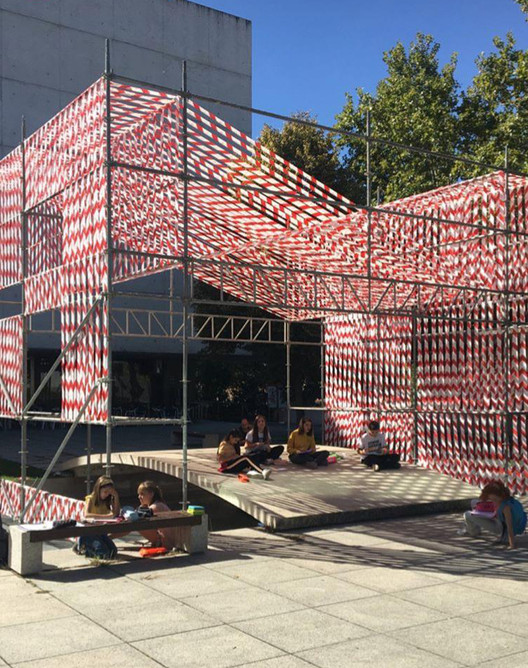Scaffolding installations explore ephemeral architecture in Spain - Image 12 of 14